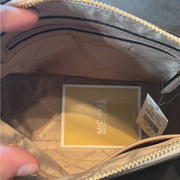 Michael Kors pink leather crossbody - Picture 1 of 3